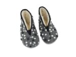 OmaKing – Lambswool slippers Trolla – Grey with dots bosibg bg